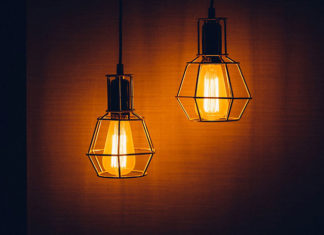 Oświetlenie salonu – lampa sufitowa to za mało!