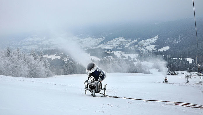 Sezon narciarski przed nami – czy wiesz w jaki sposób naśnieżane są stoki?