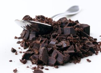 Jak rozpuscic czekolade do owocow?