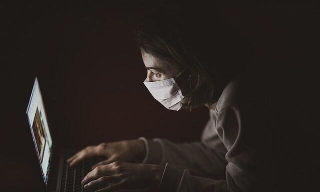 W jakiej odległości basen od granicy działki?