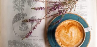 Z czego zrobić niebieski krem do tortu?