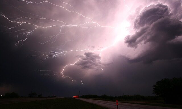 Dlaczego samochody elektryczne są takie drogie?