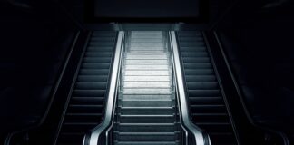 Czy stacje ładowania są darmowe?