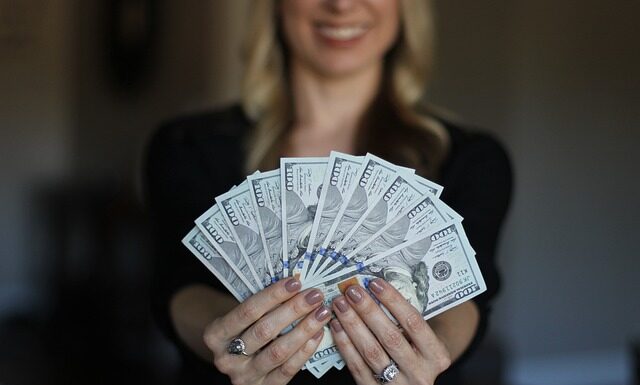 Ile trzeba zarabiać żeby kupić Lamborghini?